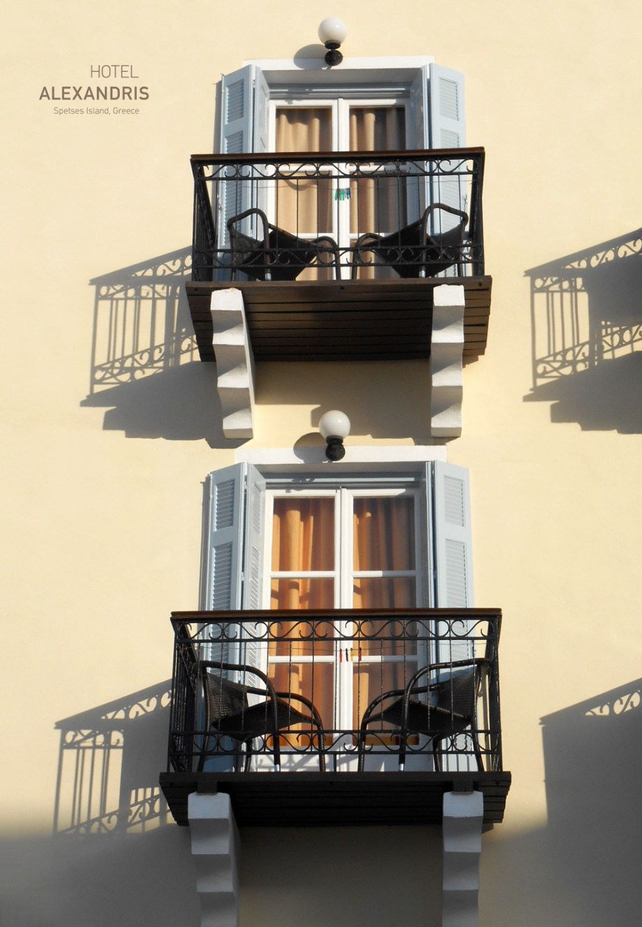 Sun_shadows_on_the_wall