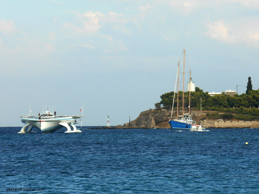 solar_boat_in_spetses